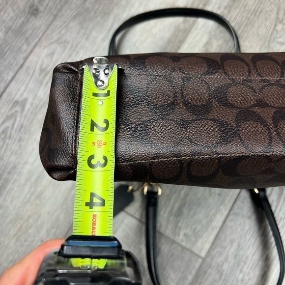 Coach‎ Brown Purse - Picture 14 of 16